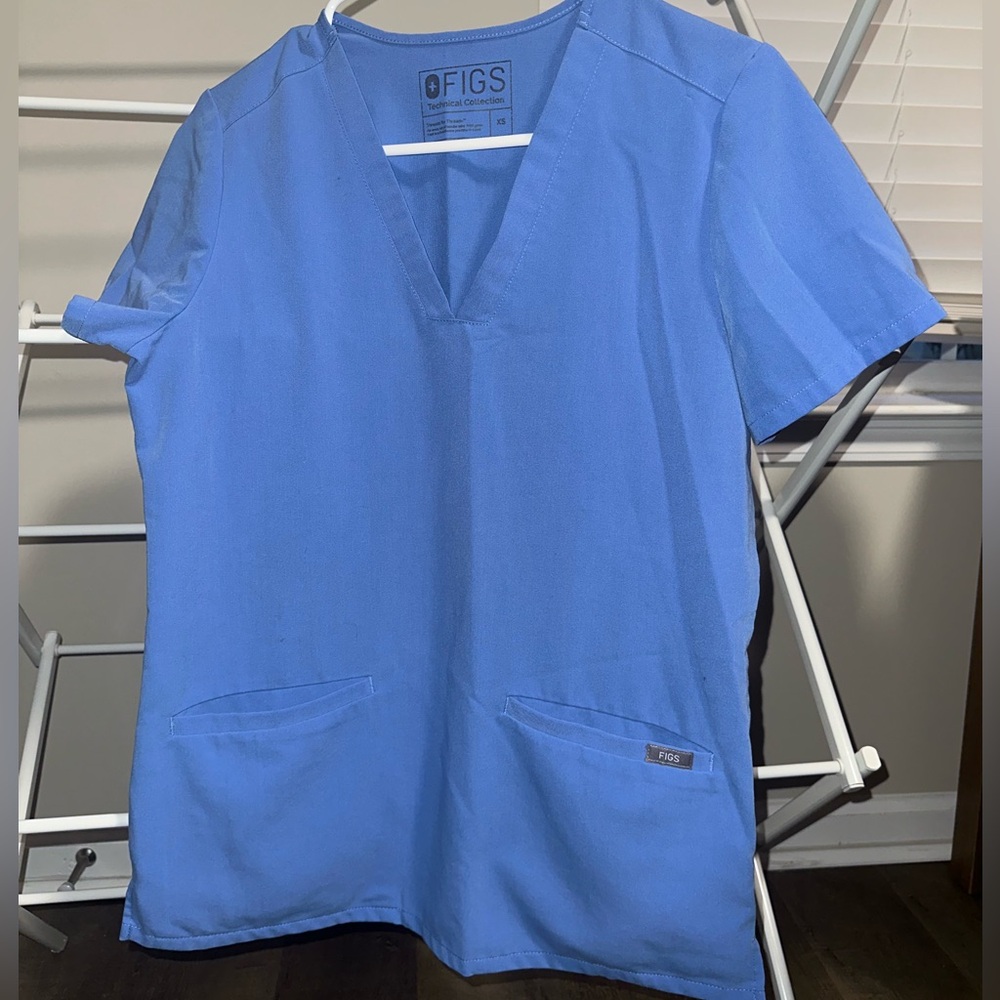 Figs Casma Three-Pocket Ceil Blue Scrub Top XS